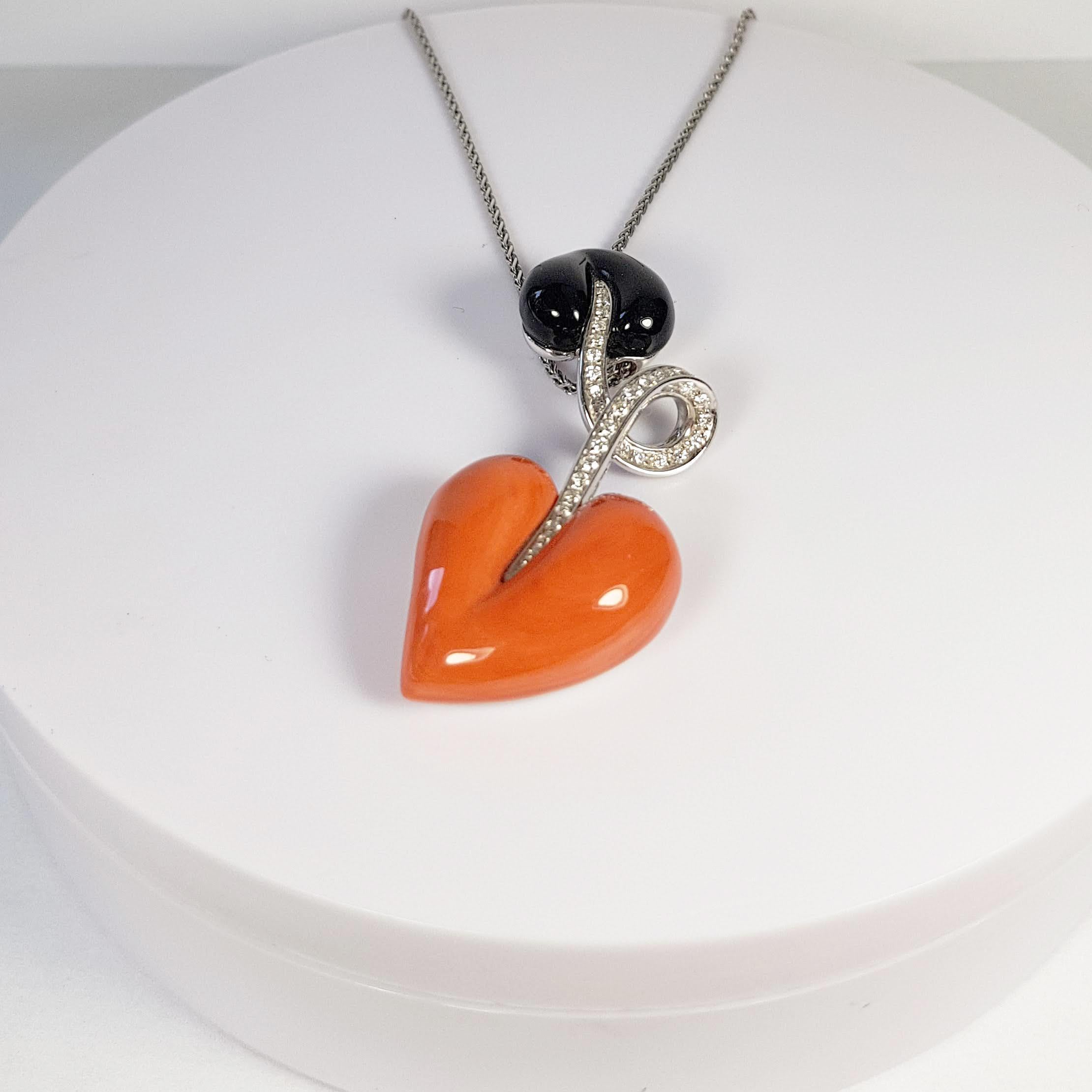 18 Karat White Gold Pendant Necklace with Onyx and Diamonds In Excellent Condition In Bilbao, ES