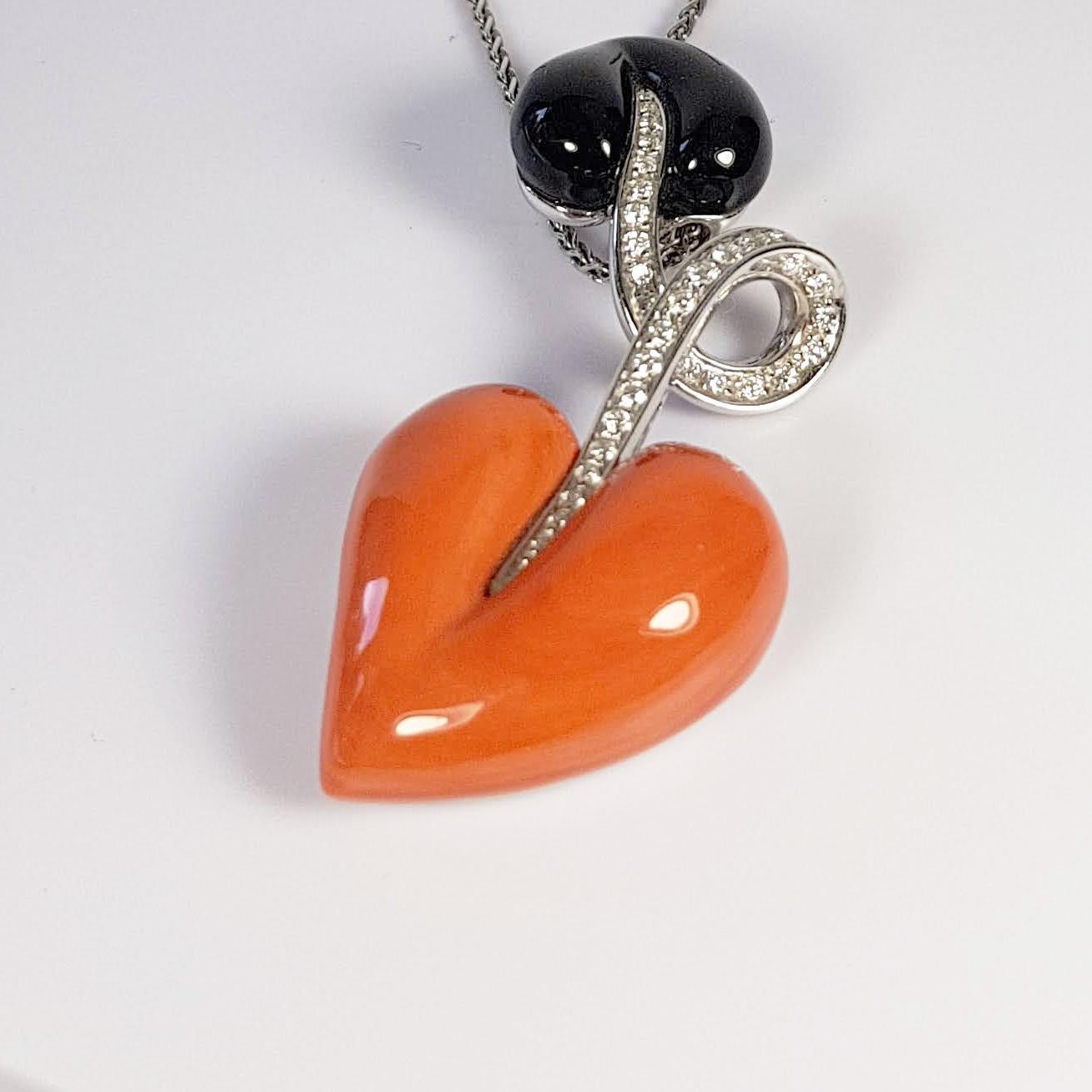 Beautiful pendant necklace in 18K white gold with and brilliant-cut diamonds creative motifs in red coral from the Mediterranean and onyx.
Signed Grazia Gioielli Italy. Very consistant and curvy smooth gold feeling.

READY TO SHIP
*Shipment of this