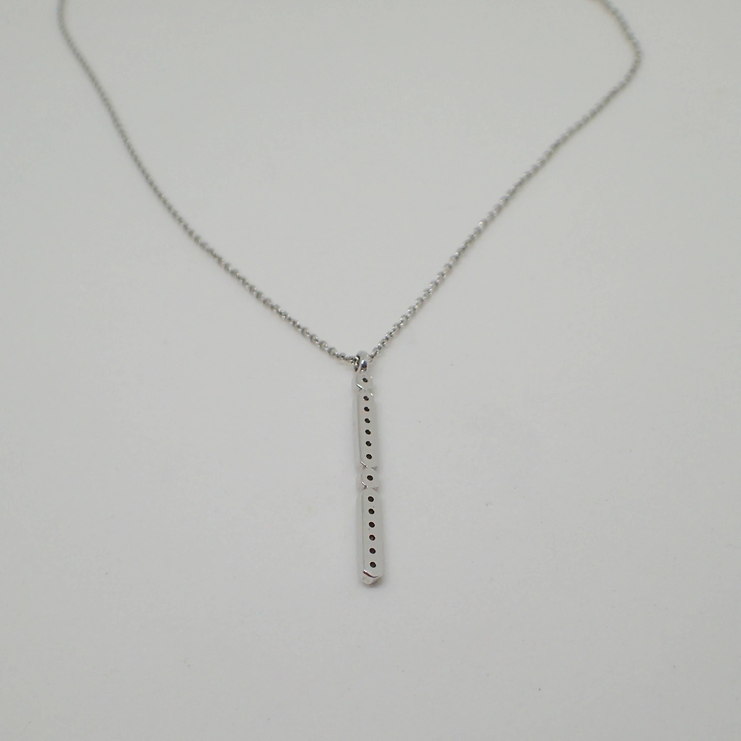 18 Karat White Gold Pendant with 0.21 Carat of Diamond on an Cable Chain For Sale 1