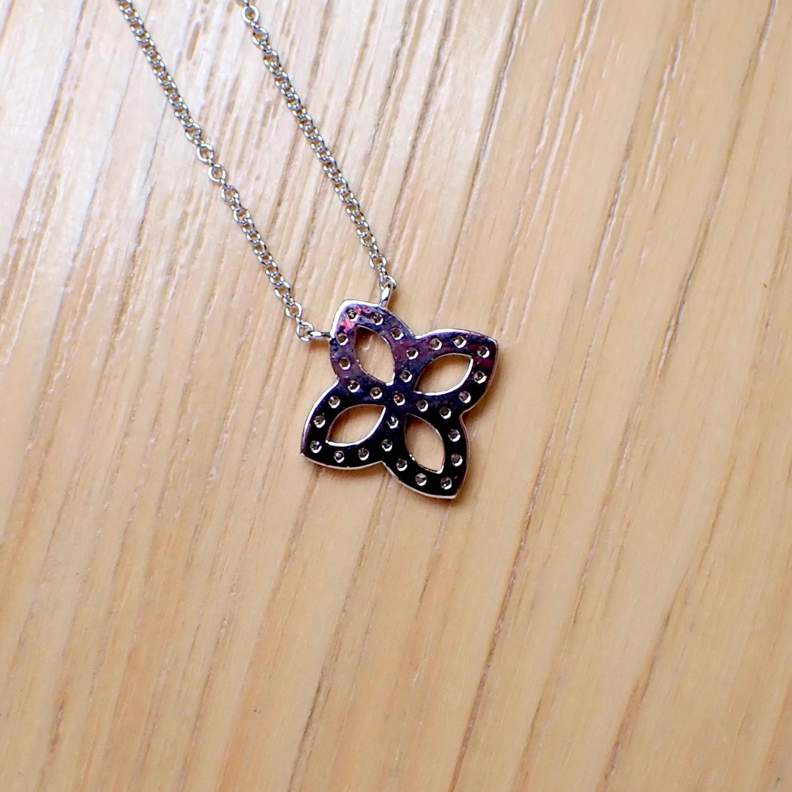 18 Karat Weißgold Anhänger mit 0,43 Karat Diamanten behängte Kabelkette (Rundschliff) im Angebot