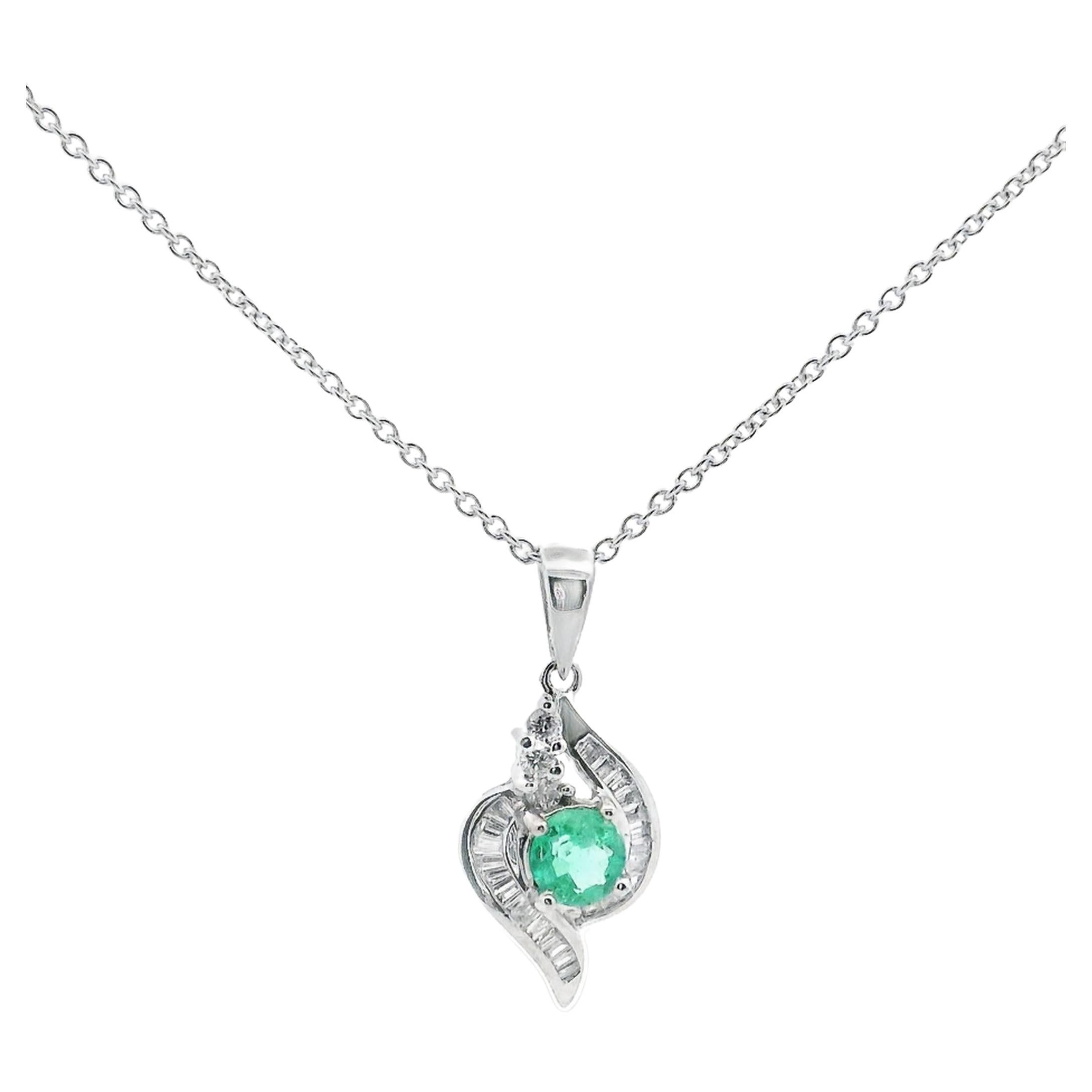 18K White Gold Pendant With Diamonds & Emerald Center