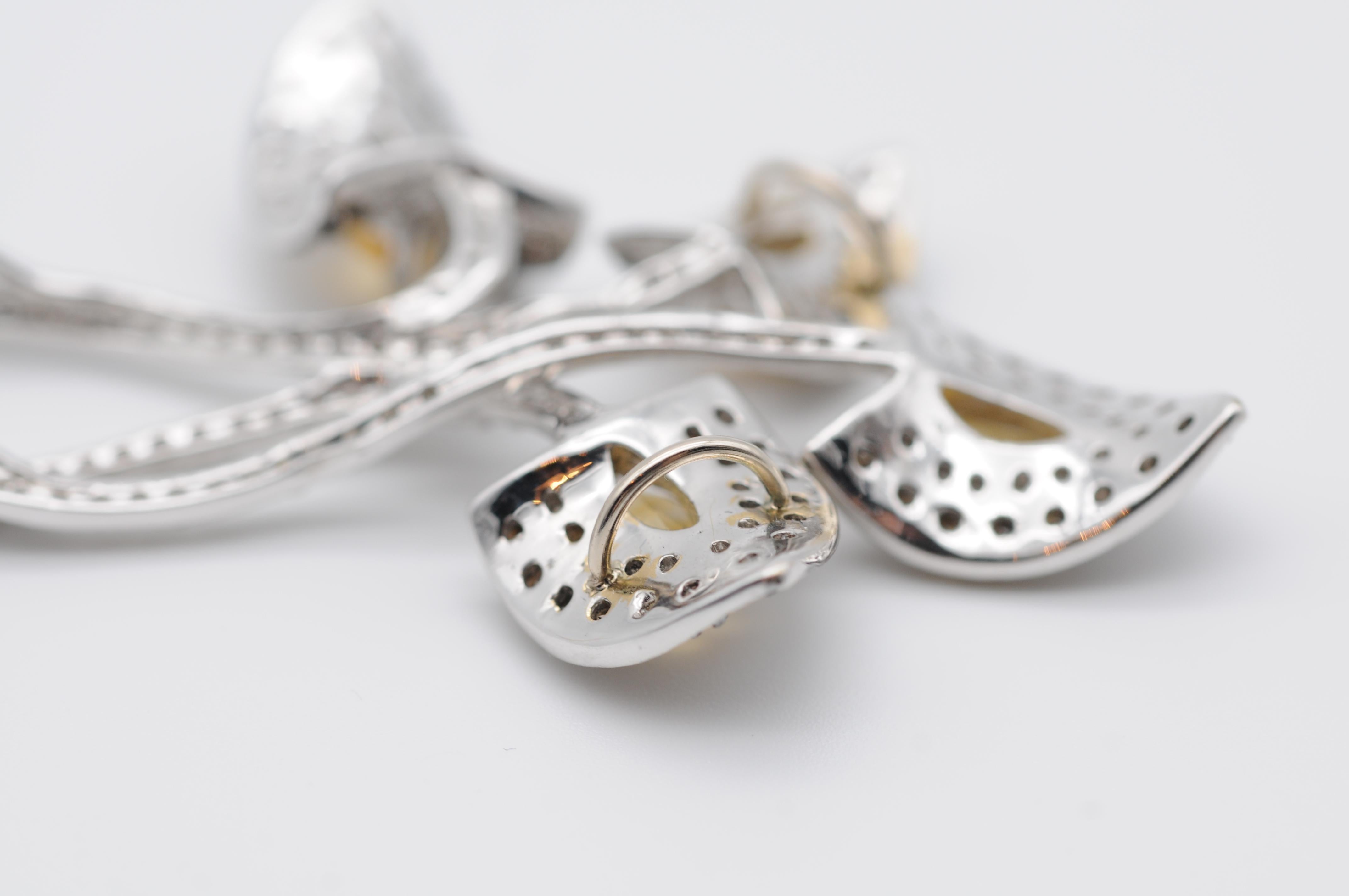 Pendentif en or blanc 18 carats avec diamants entièrement sertis et citrines taillées en navette en vente 5