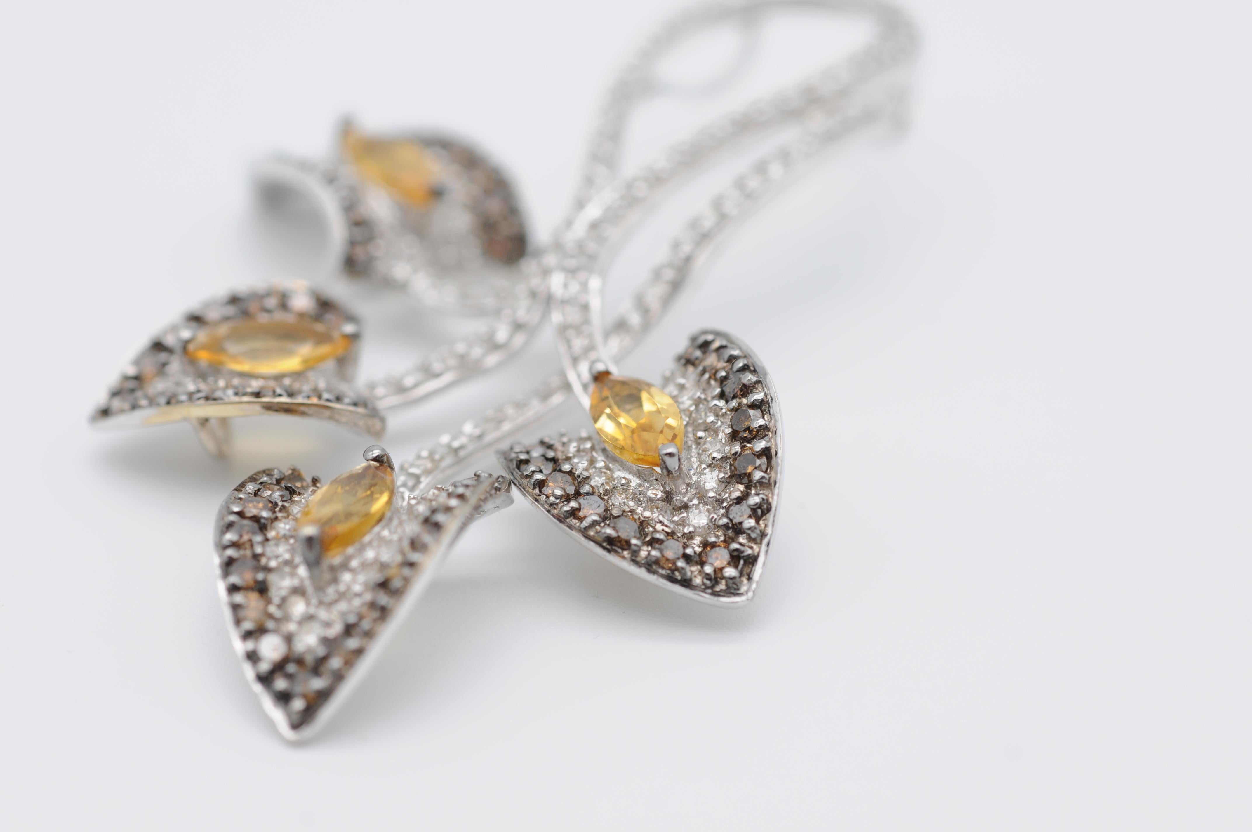 18k White Gold Pendant with Fully Set Diamonds and Navette-Cut Citrines In Good Condition For Sale In Berlin, BE