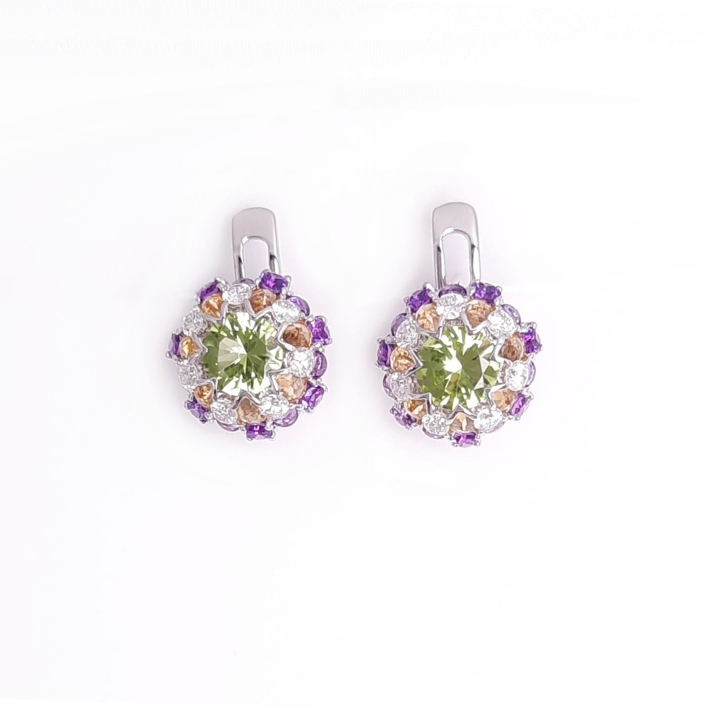 The combination of energetic bright peridot, graceful amethyst, and dazzling diamonds are used in the MOISEIKIN's Aurora collection, elaborating with a creative approach of an upside-down setting. Strictly selected precise stones reflect the light,