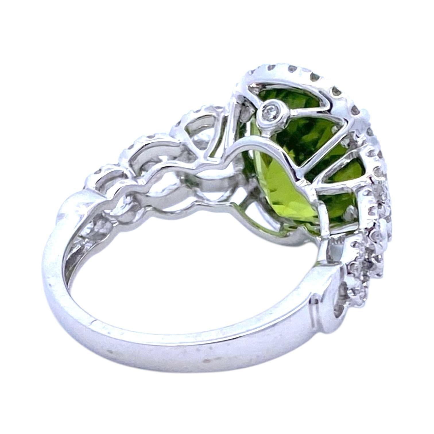 Women's 18K White Gold Peridot & Diamond Ring For Sale
