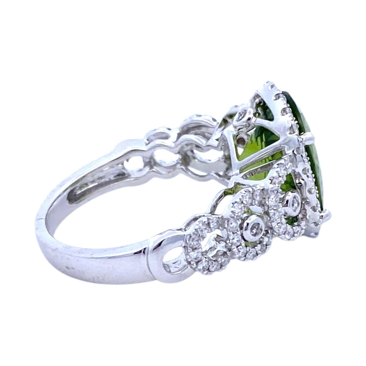 18K White Gold Peridot & Diamond Ring For Sale 1