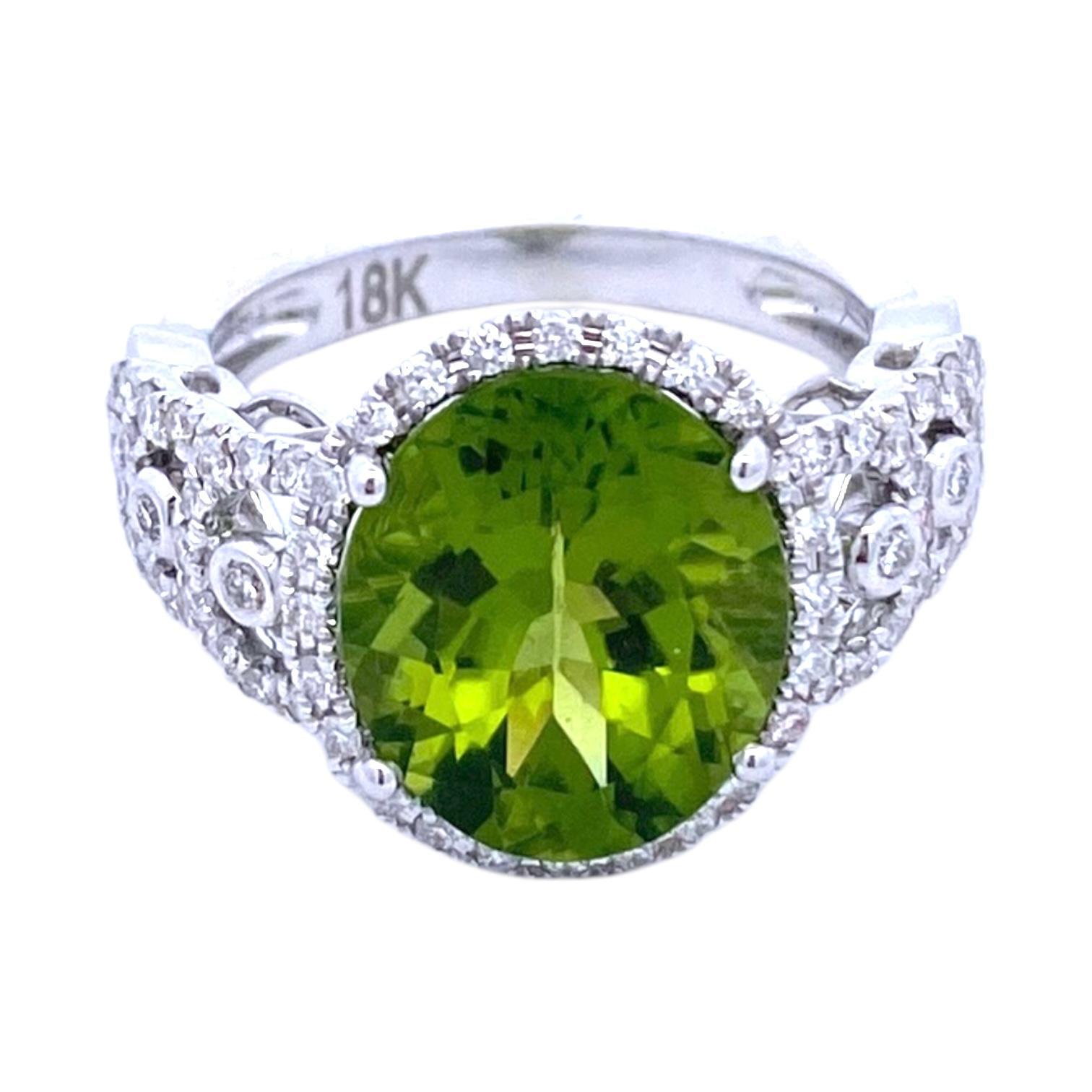 18K White Gold Peridot & Diamond Ring For Sale 3