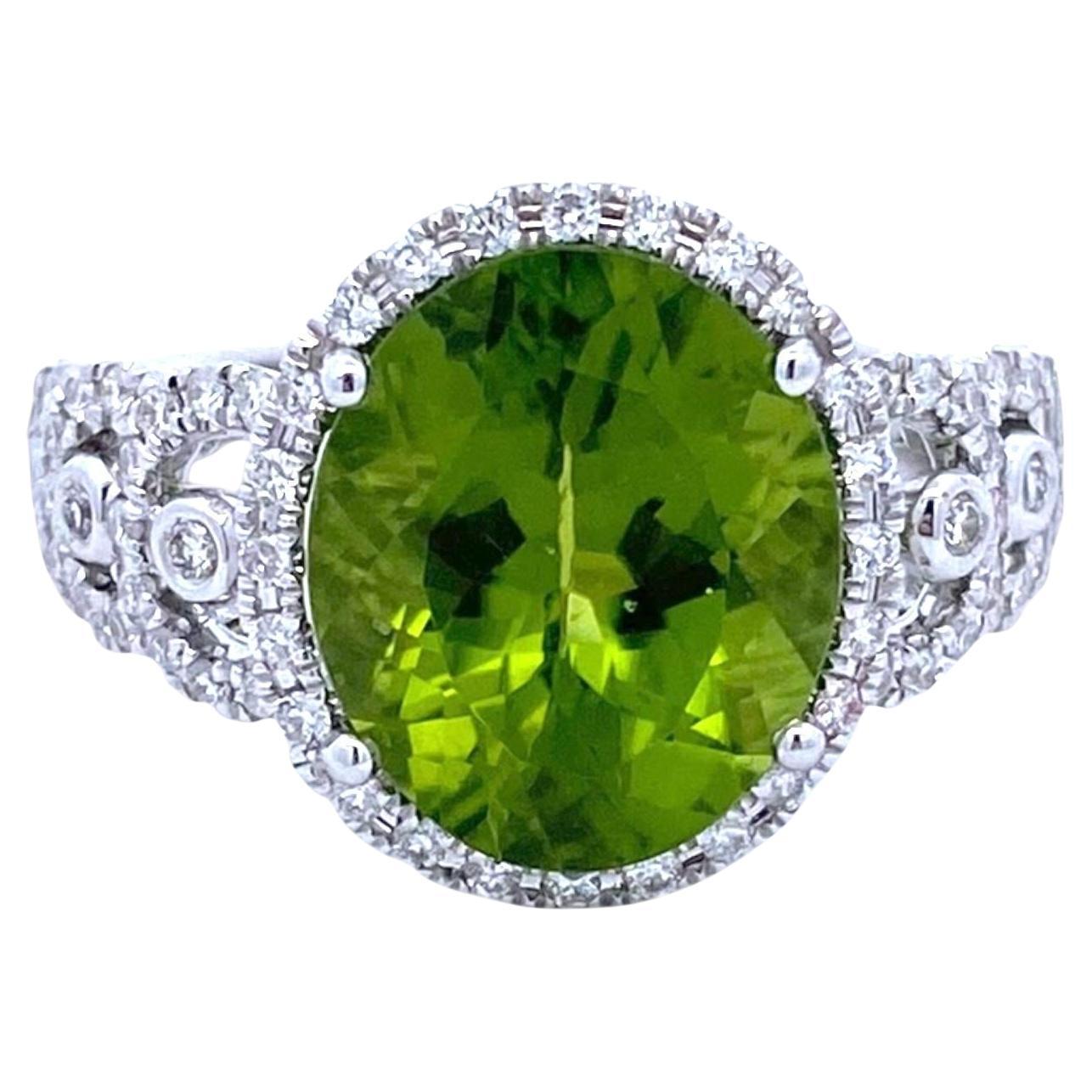 18K White Gold Peridot & Diamond Ring