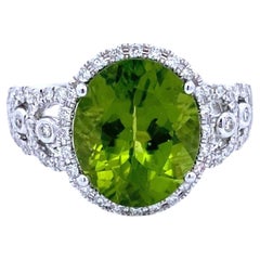 18K White Gold Peridot & Diamond Ring