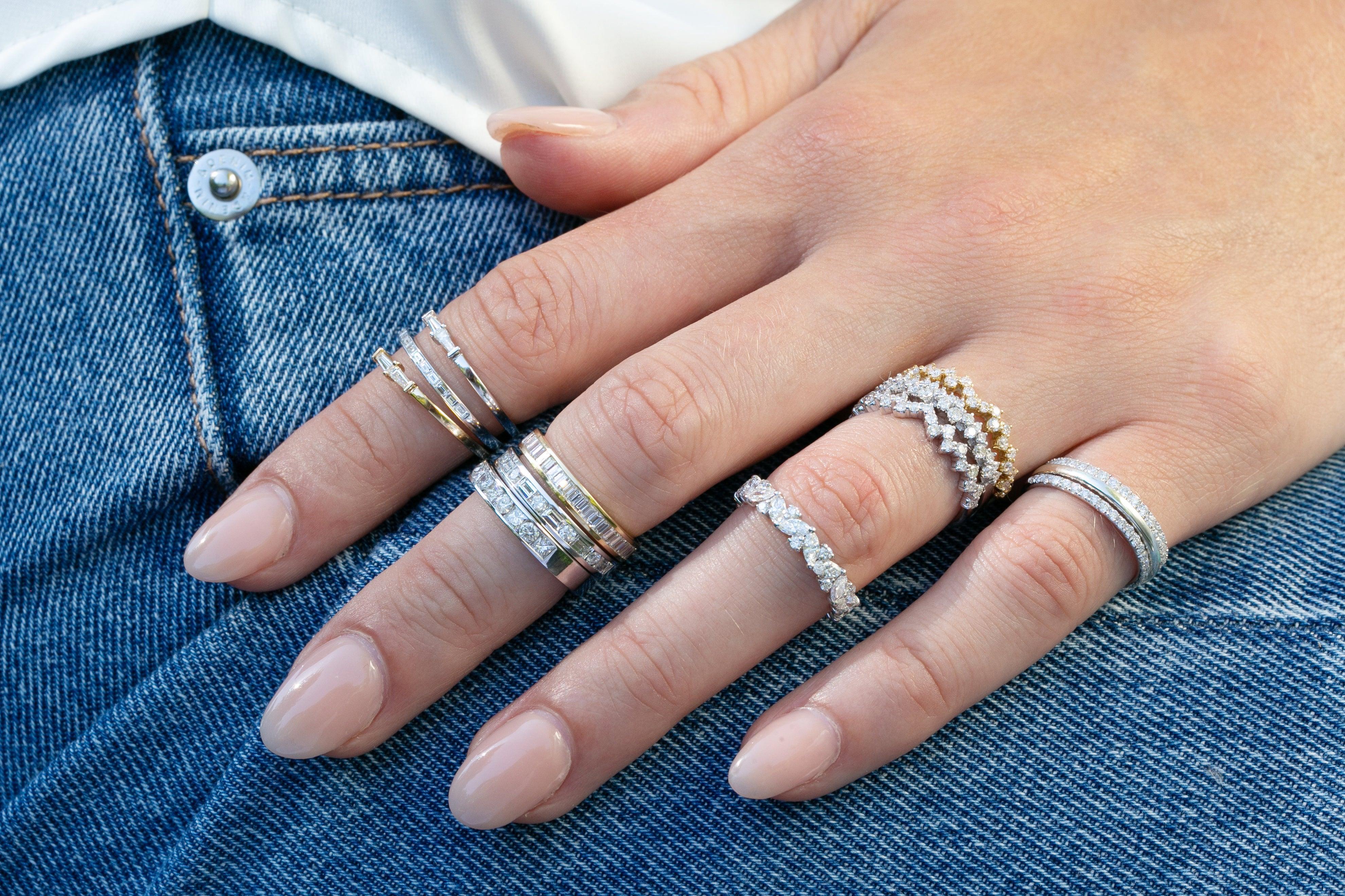 18K White Gold Petite Double Baguette Diamond Stacking Band In New Condition For Sale In New York City, NY