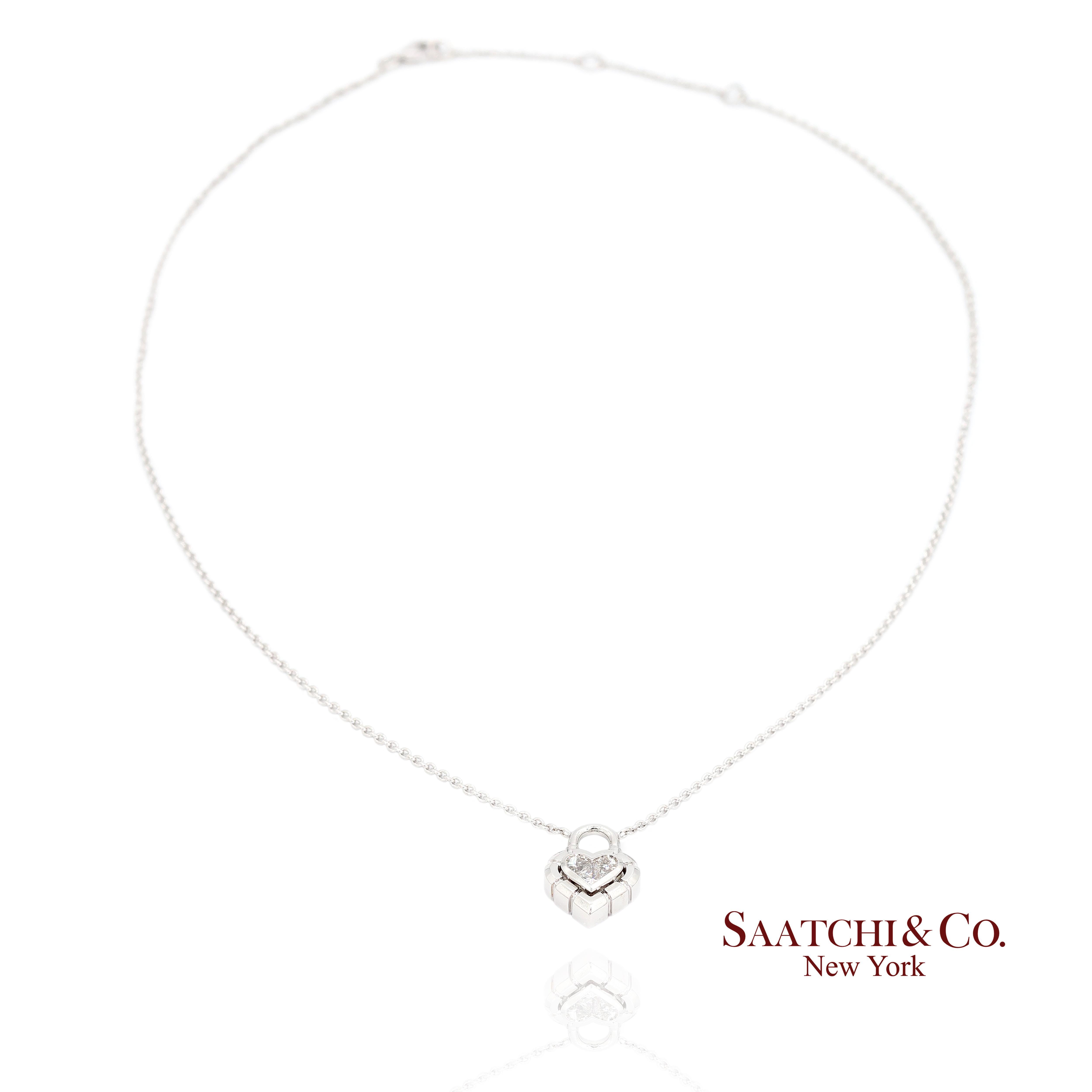 Contemporary 18K White Gold Pie Cut Heart Shape Pendant Necklace with Chain For Sale