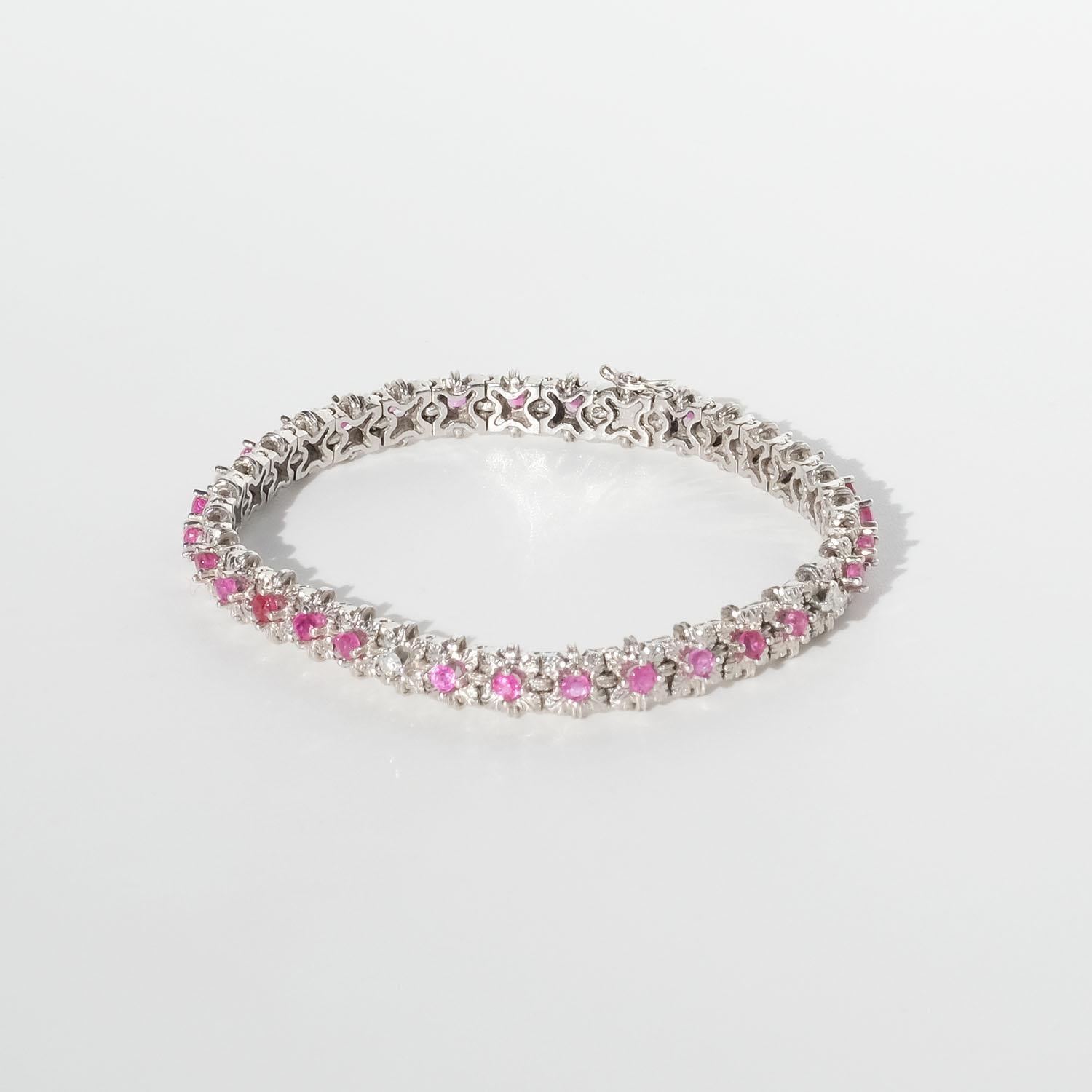 18k White Gold, Pink and White Sapphires Bracelet In Good Condition For Sale In Stockholm, SE