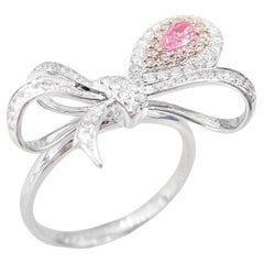 Anillo de oro blanco de 18 quilates con diamantes y lazo de Pink Diamond