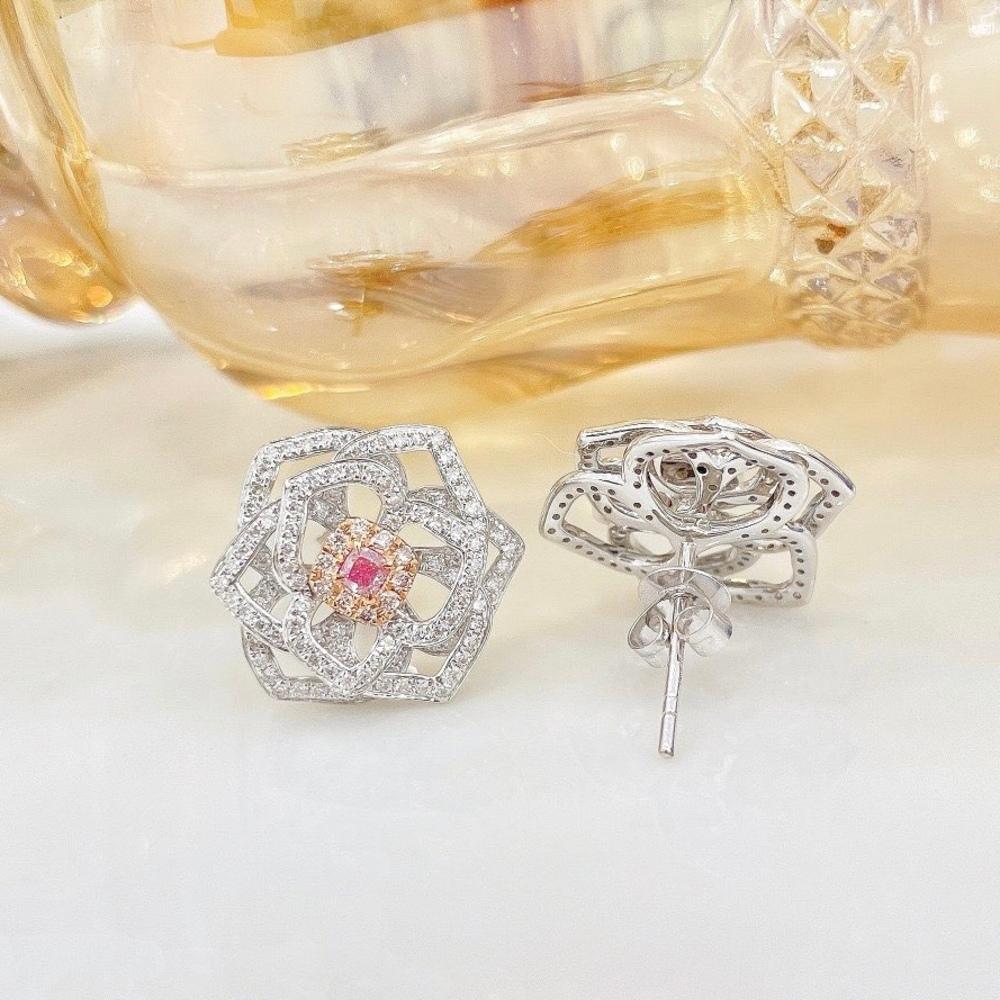 Orecchini a fiore con diamante rosa e diamante in oro bianco 18 carati

2 Pink Diamond - 0,10 CT
Diamanti - 0,60 CT
Diamante in oro 18K - 4,56 GM