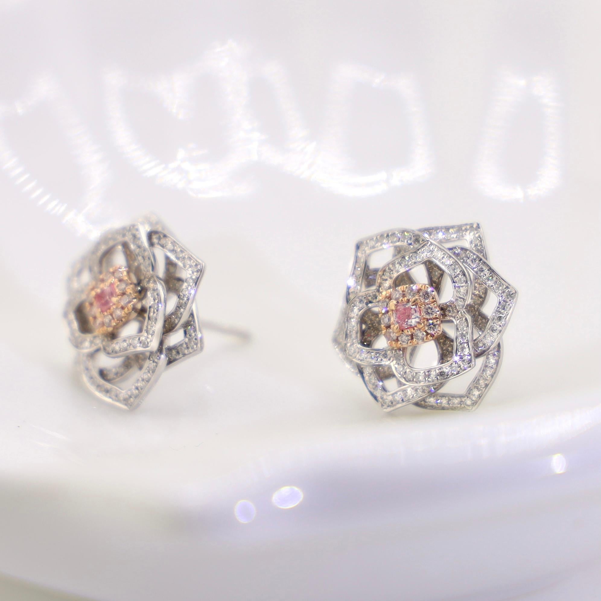 Orecchini a fiore con diamante rosa e diamante in oro bianco 18 carati In condizioni Nuovo in vendita a Kowloon, HK