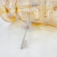 Collar Colgante Oro Blanco 18K Diamante Rosa y Diamante Llave de tu Corazón