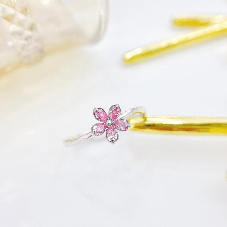 Modern 18K White Gold Pink Diamond Flower Ring For Sale