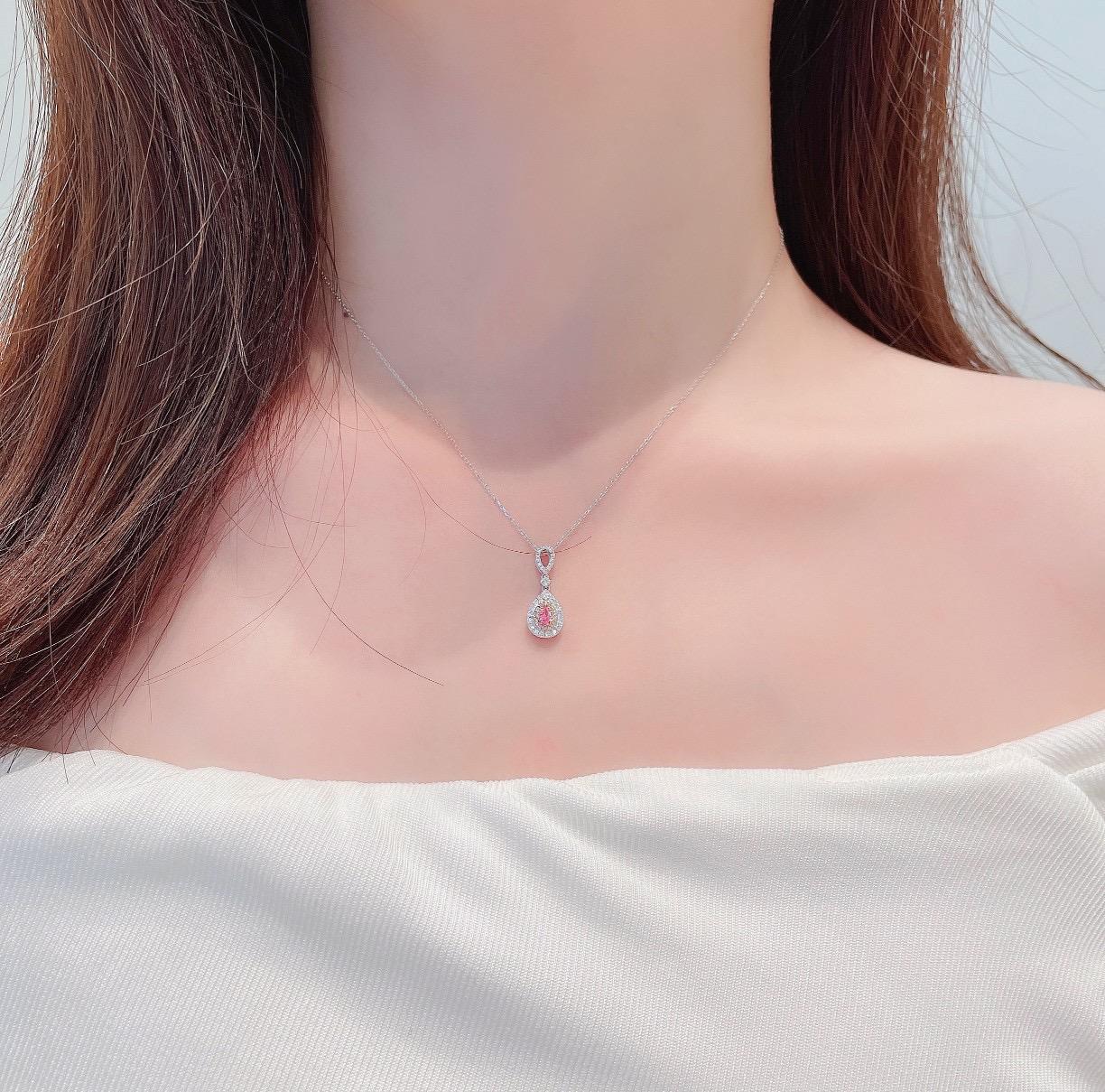 18K White Gold Pink Diamond Pendant Necklace In New Condition For Sale In Kowloon, HK