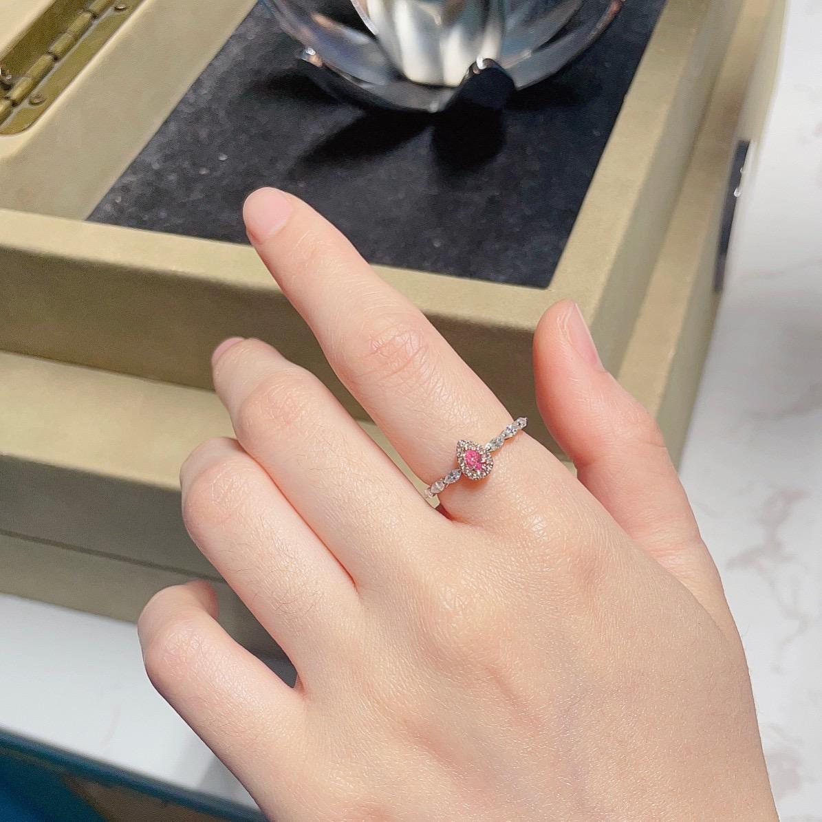 18K White Gold Pink Diamond Ring In New Condition For Sale In Kowloon, HK