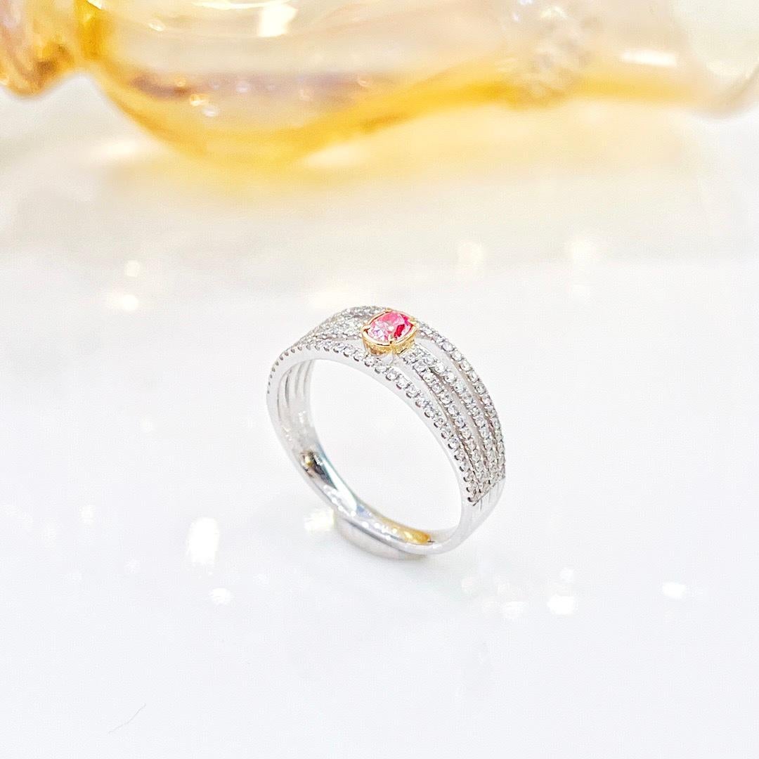 Anello con diamante rosa in oro bianco 18 carati con diamanti in vendita 1