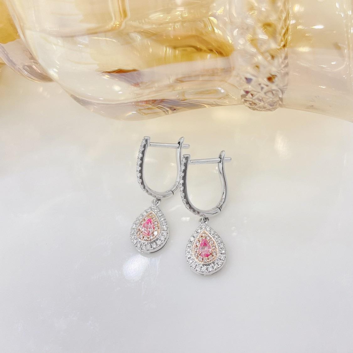 Orecchini a goccia con diamante rosa in oro bianco 18K In condizioni Nuovo in vendita a Hong Kong, HK