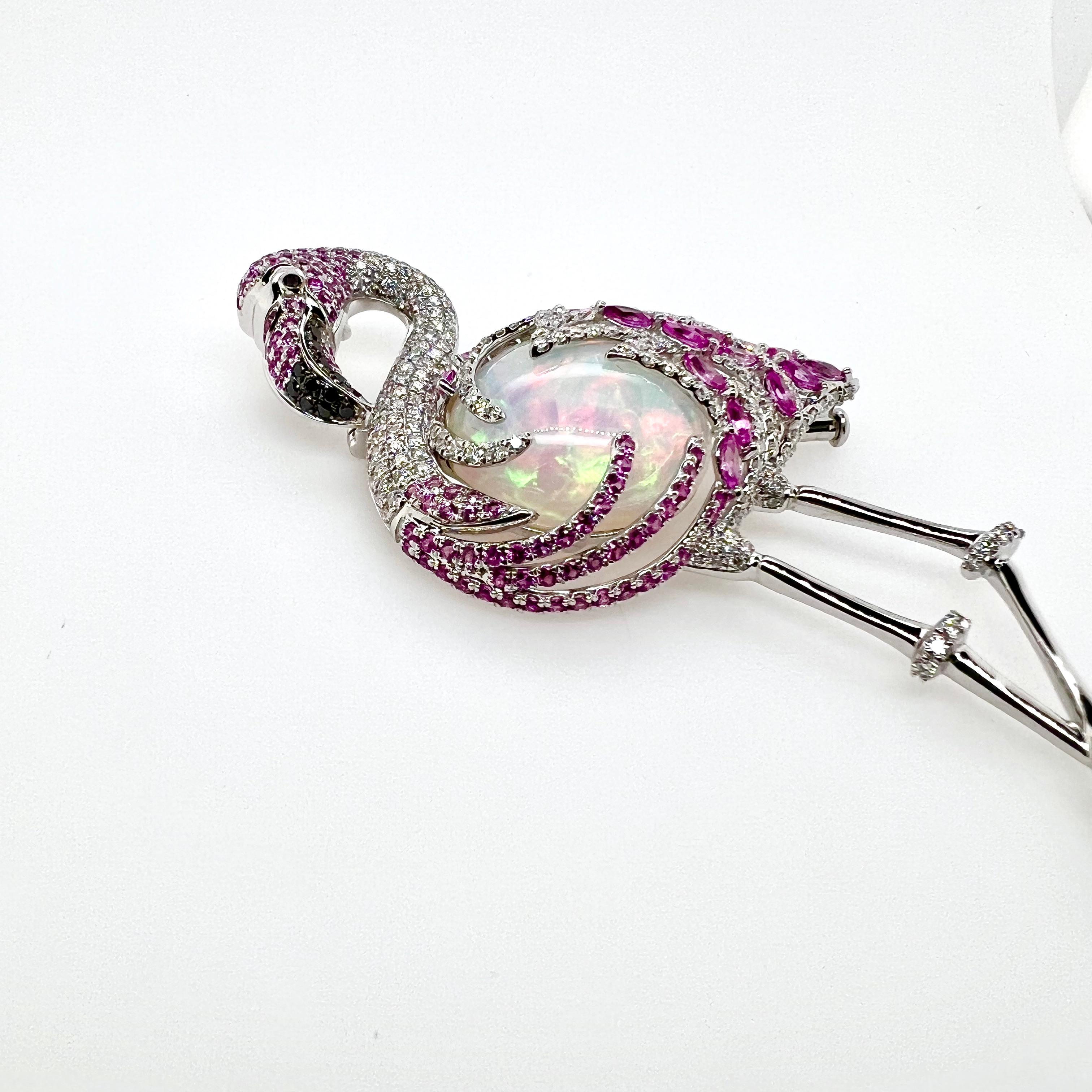 Taille ronde Broche ou pendentif flamingo rose en or blanc 18 carats avec opale et diamants en vente