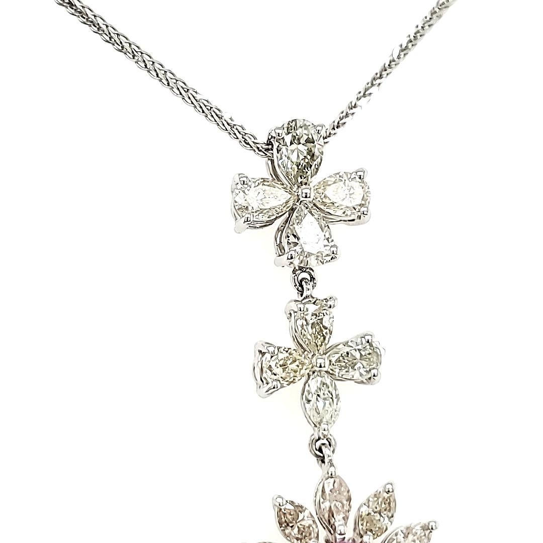 Collana con zaffiro ovale rosa in oro bianco 18 carati 1,07 e ciondolo con diamante marquise In condizioni Nuovo in vendita a Hong Kong, HK