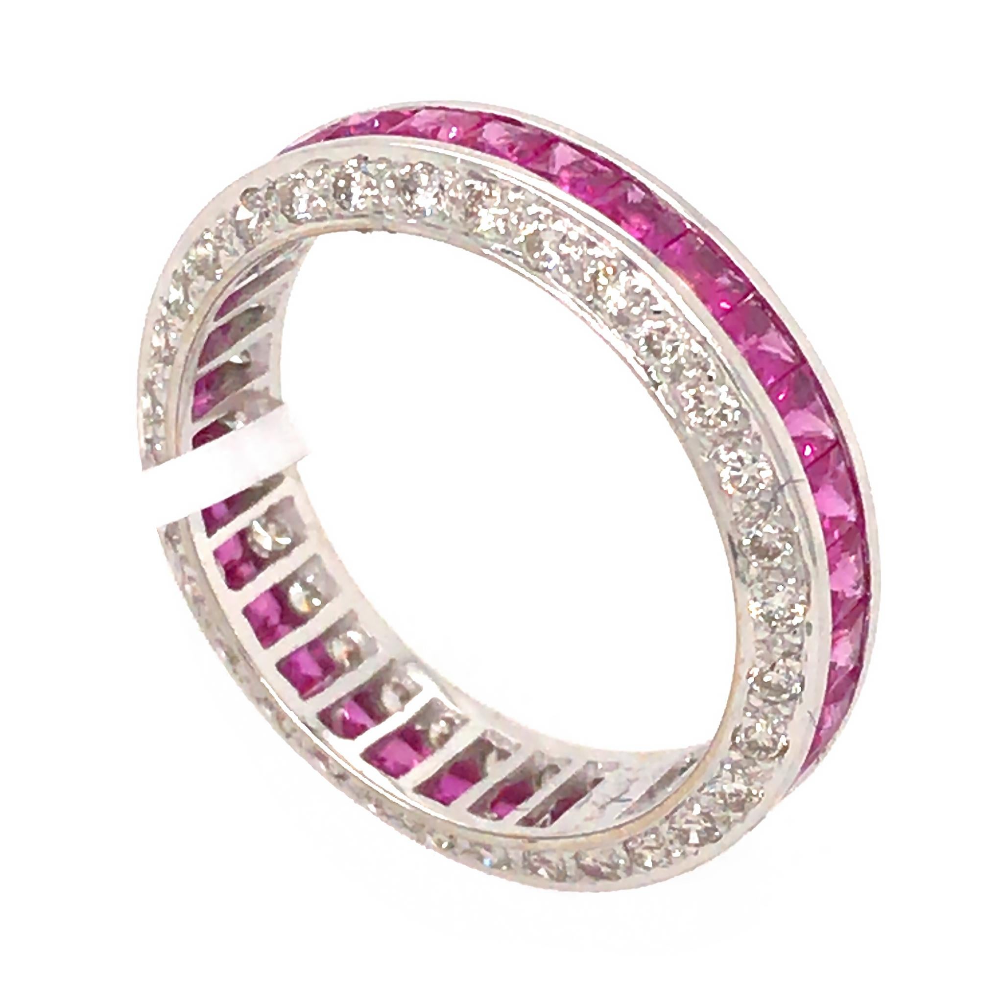 18k White Gold Pink Sapphire and Diamond Band Ring In Excellent Condition In New York, NY
