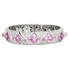 Bracciale rigido in oro bianco 18 carati con zaffiro rosa e diamanti, dal design geometrico