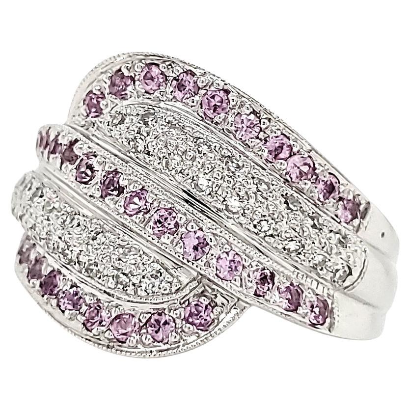 Anello di fidanzamento in oro bianco 18k con zaffiro rosa da 0,67 carati e diamante da 0,27 carati in vendita