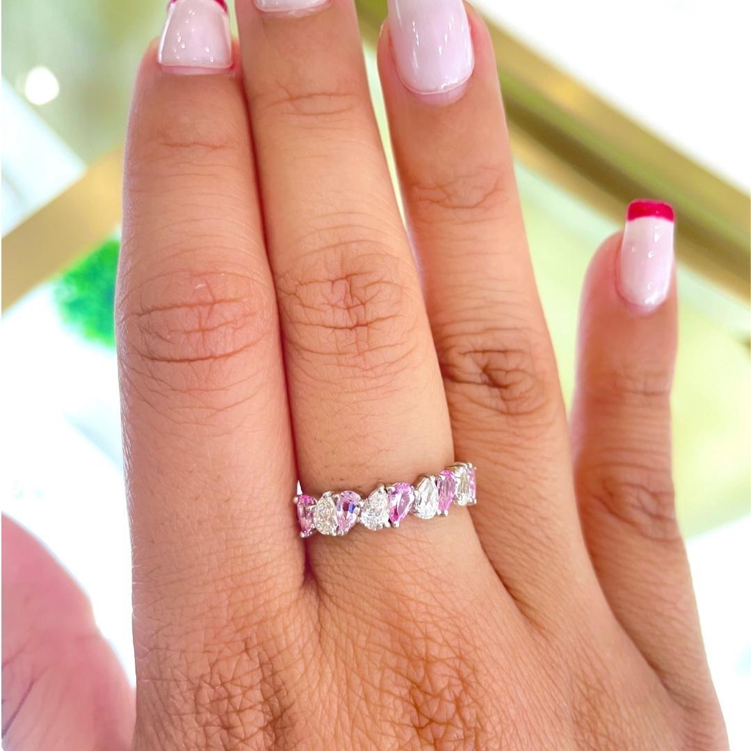 18 Karat Weißgold Ring mit rosa Saphiren und Diamanten Damen im Angebot