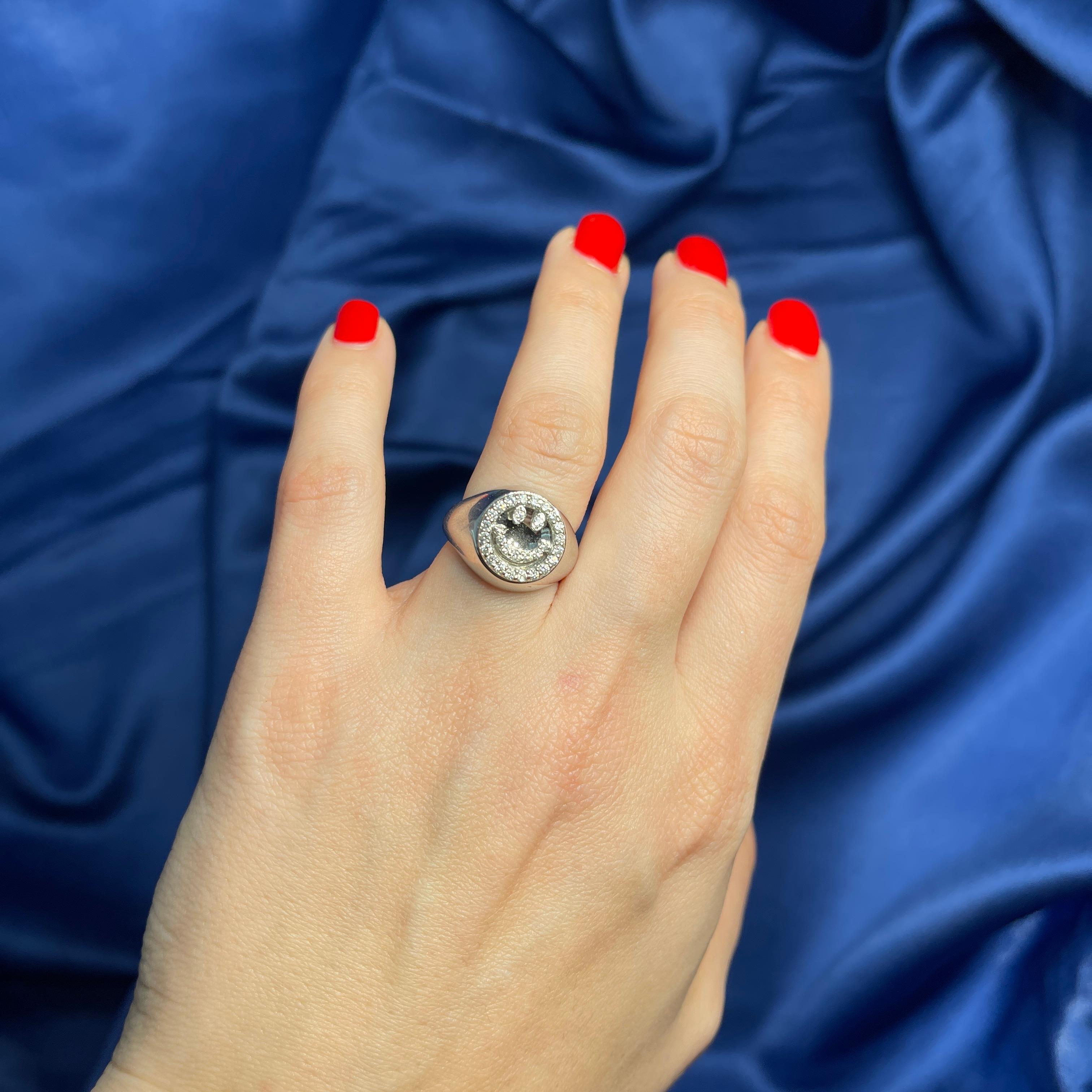 18K White Gold Pinky Ring with Diamond Smile Motif For Sale 2