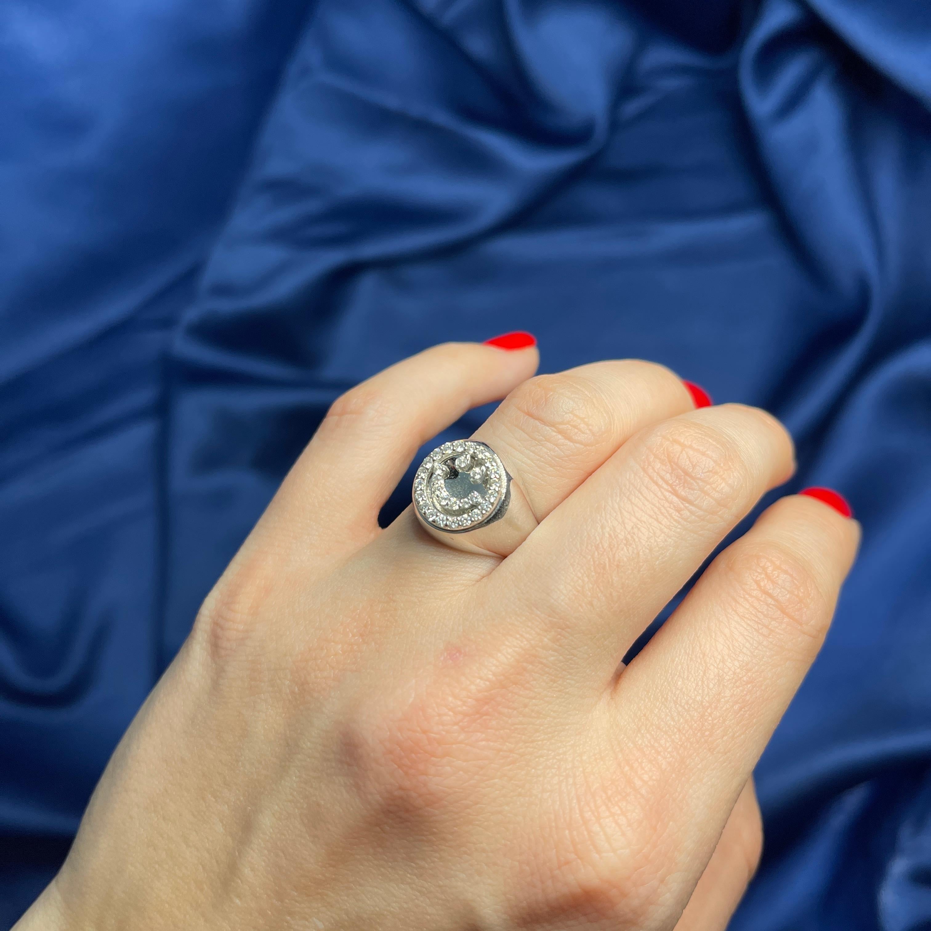 18K White Gold Pinky Ring with Diamond Smile Motif For Sale 3