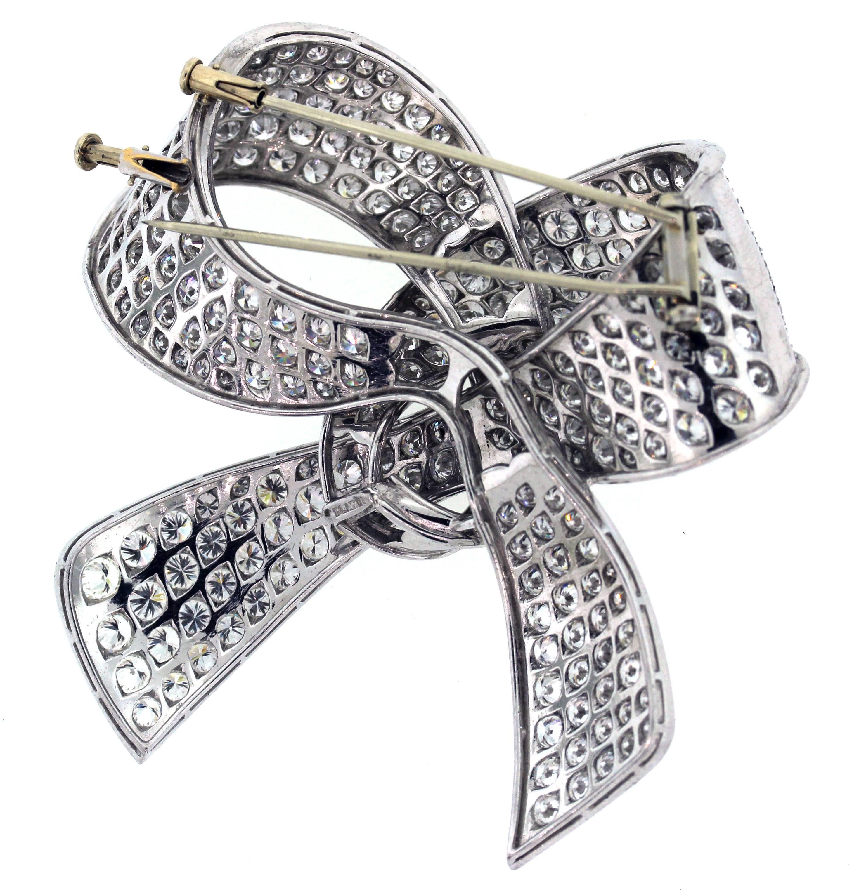 Round Cut 18 Karat Gold Platinum 25 Carat Round Diamonds Ladies Ribbon Large Brooch Pin