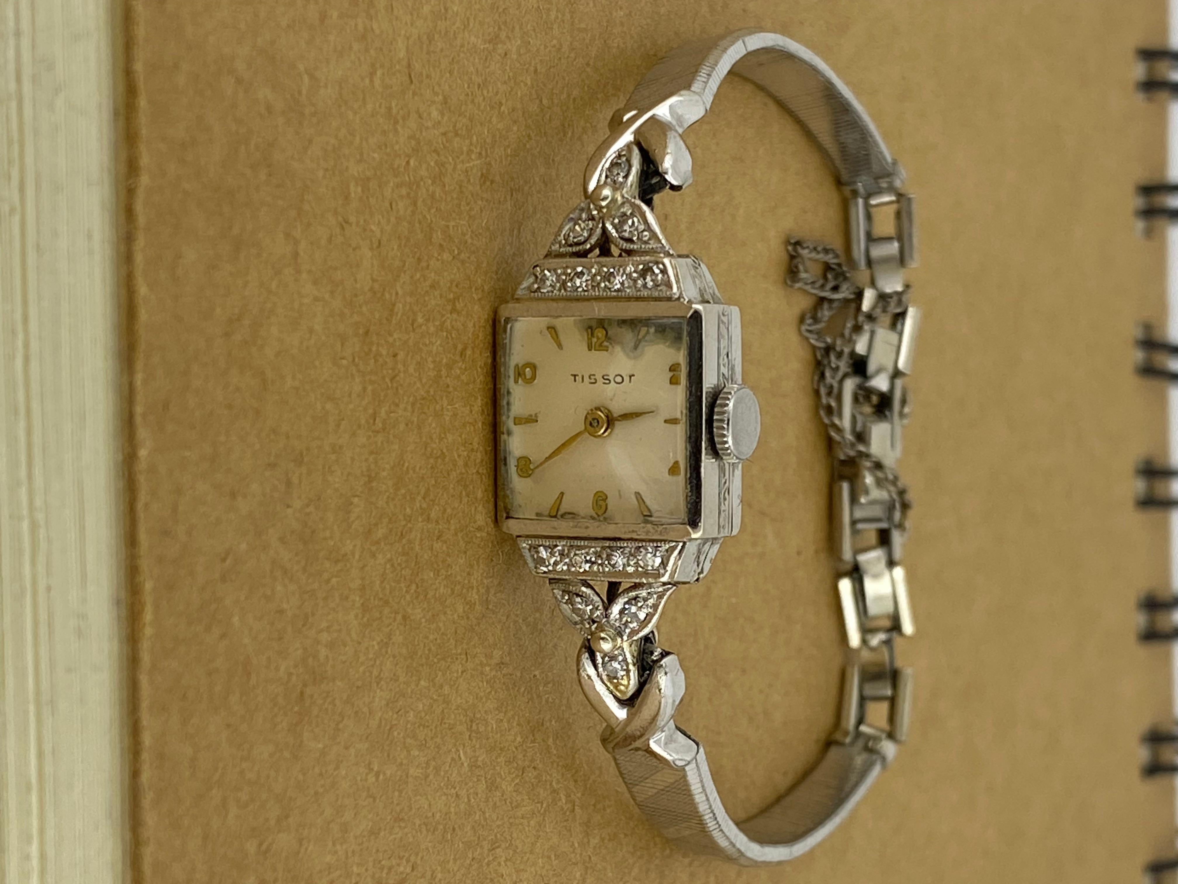 Cette élégante montre-bracelet pour dames 
remonte aux environs des années 1960, 
Pourtant, il est dans un état vintage incroyable&. 
en excellent état de fonctionnement 

Doté d'un design sophistiqué 
Boîtier en or blanc 18 carats et platine