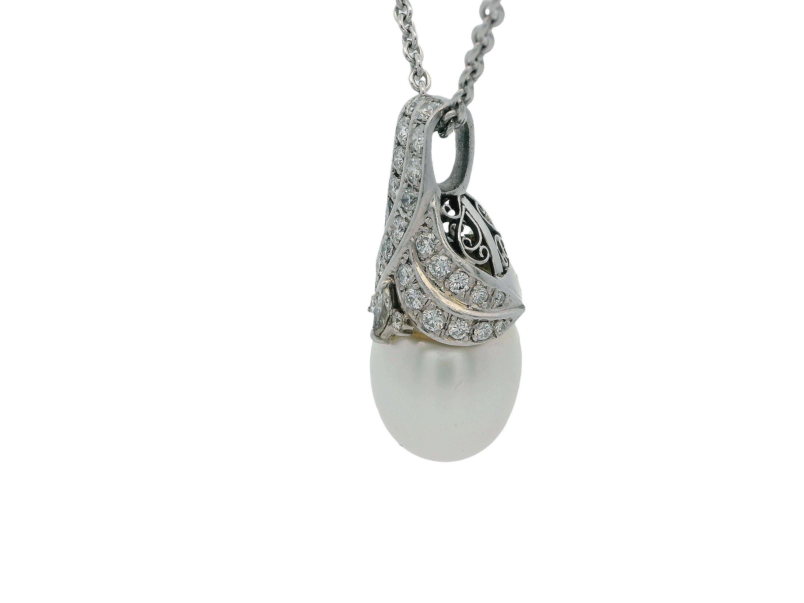 Collana con ciondolo di perle in oro bianco e platino 18K con catena francese in vendita 1