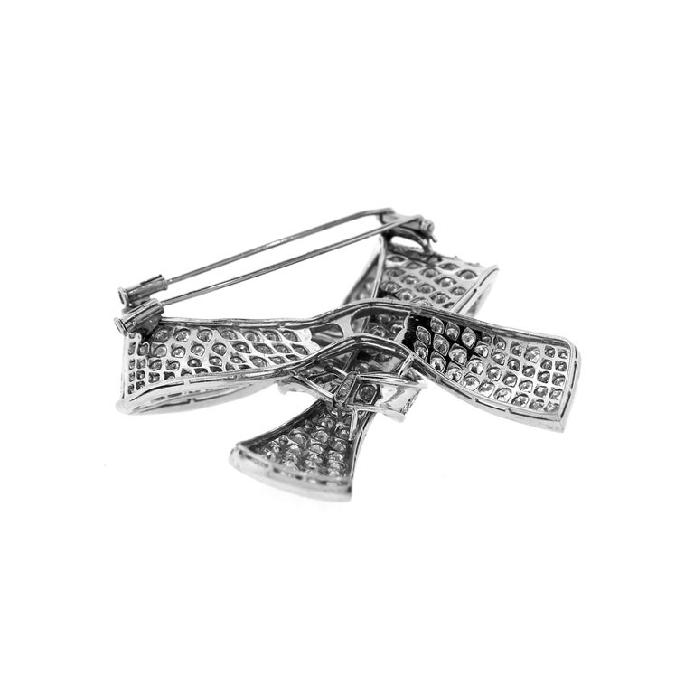 18 Karat White Gold Platinum Pavé Set Diamond Ribbon Style Large Brooch
