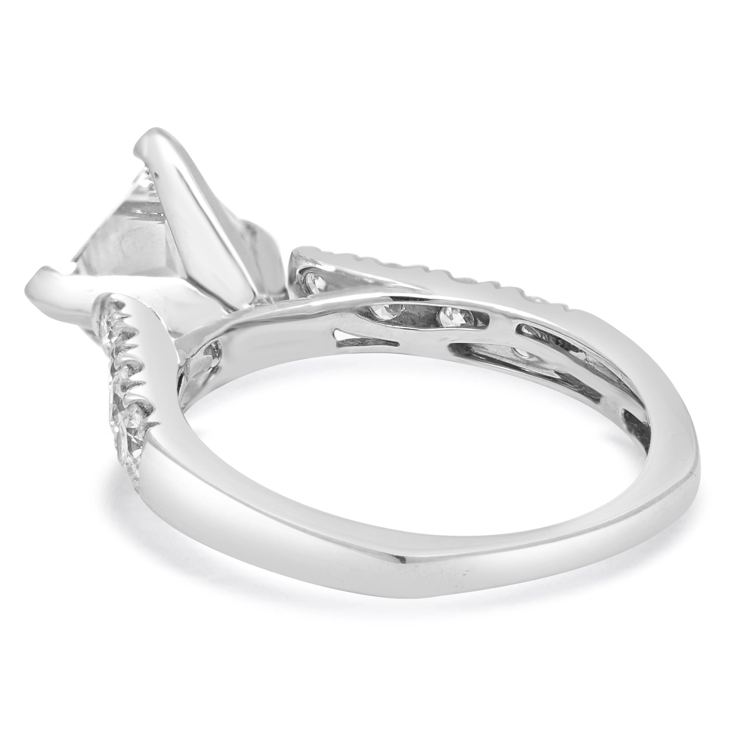 Taille princesse Bague de fiançailles en or blanc 18K et platine avec diamant taille princesse en vente