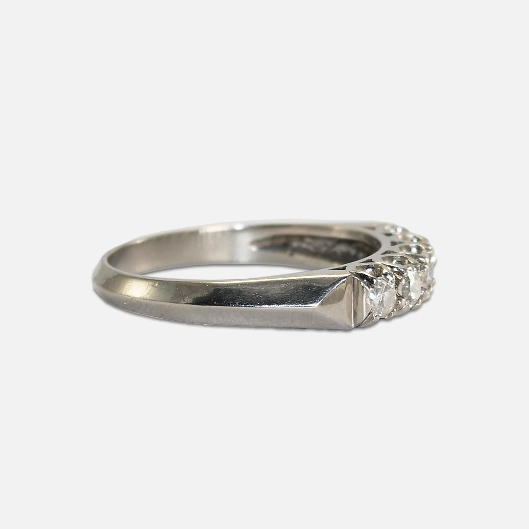 Alianza de boda de diamantes vintage en oro blanco y platino de 18 quilates en venta 5