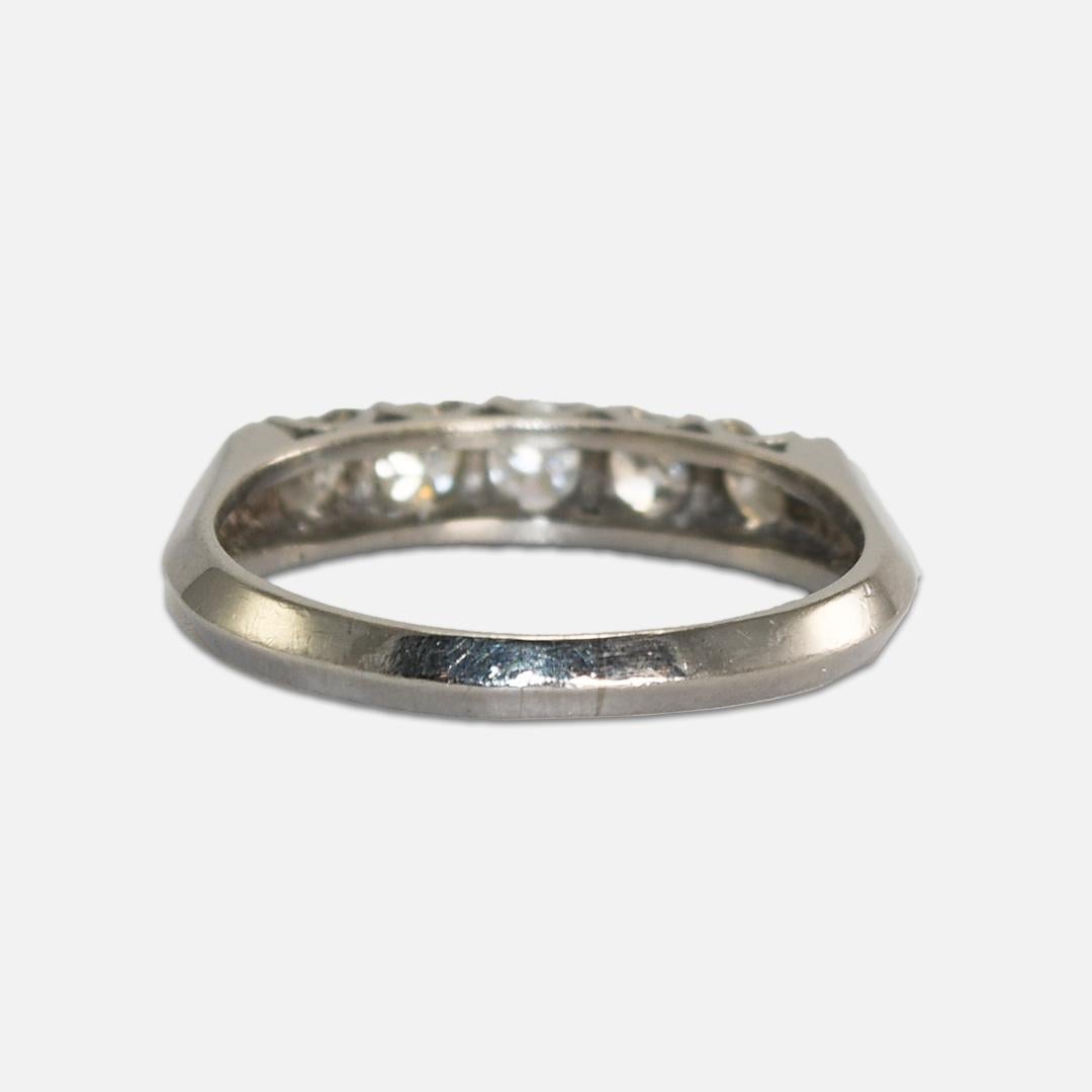Alianza de boda de diamantes vintage en oro blanco y platino de 18 quilates en venta 6
