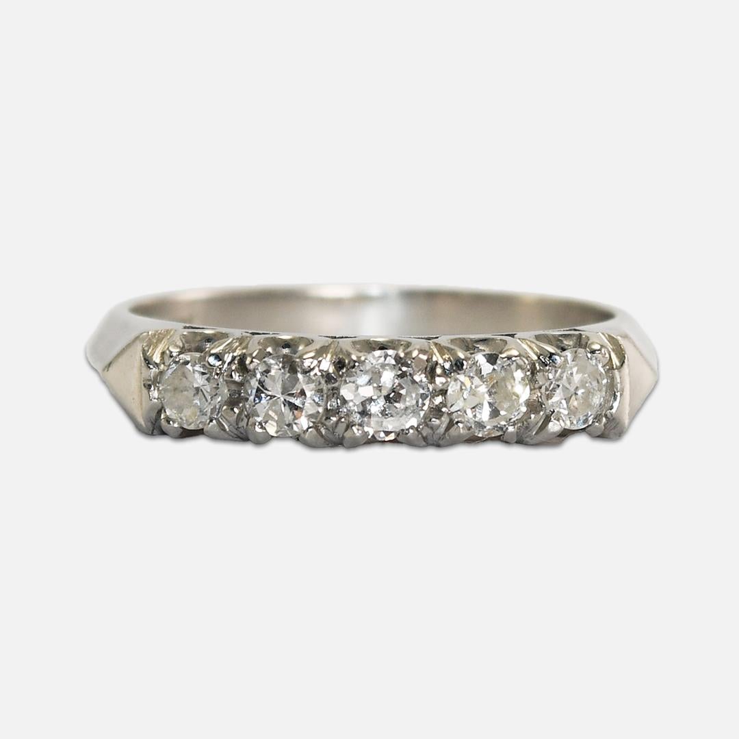 Alianza de boda de diamantes vintage en oro blanco y platino de 18 quilates en venta 3