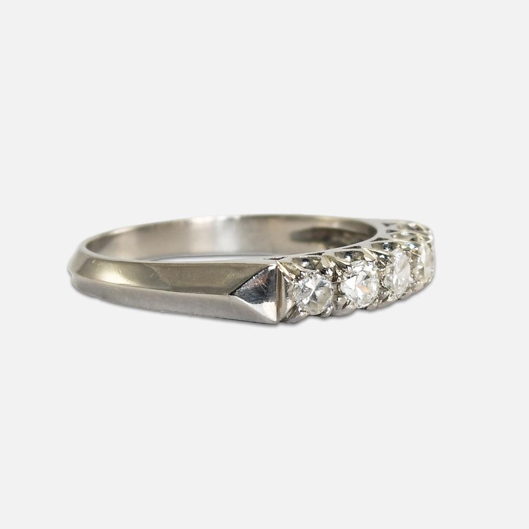 Alianza de boda de diamantes vintage en oro blanco y platino de 18 quilates en venta 4