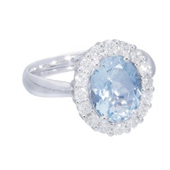 Bague de fiançailles halo Pradera en or blanc 18 carats avec aigue-marine et diamants