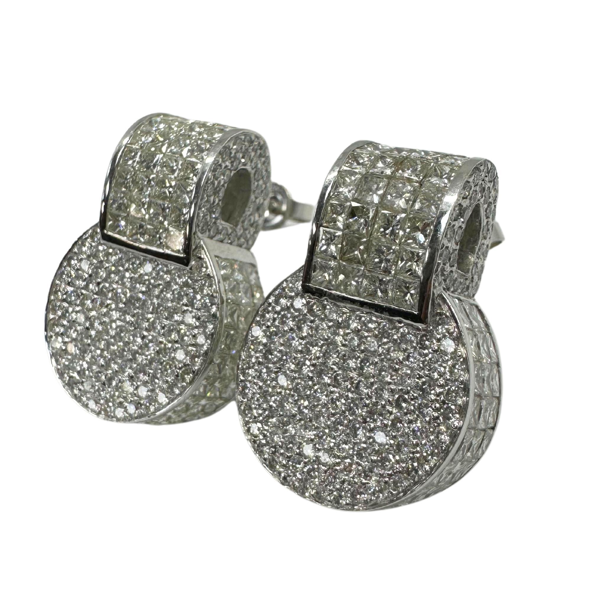 18K White Gold Princess Cut Diamond Earrings
Condition: In good condition with some minor surface wear consistent with age.
Length: 1.00 inch
Width: 0.60 inches
Markings: 