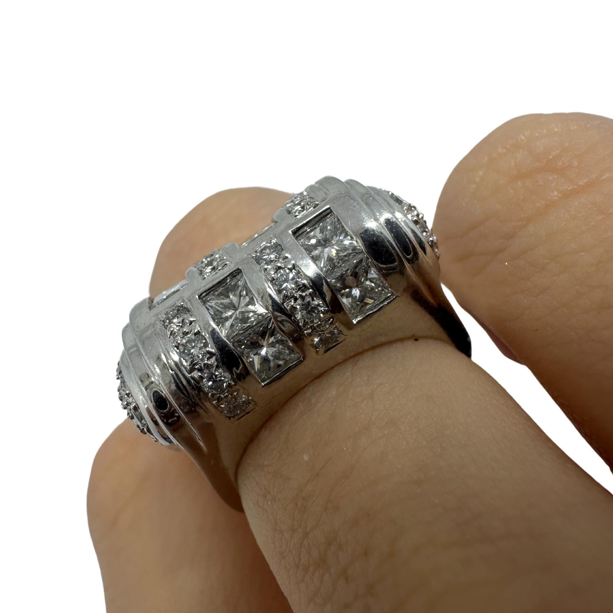 Anello con diamante taglio principessa in oro bianco 18 carati in vendita 6