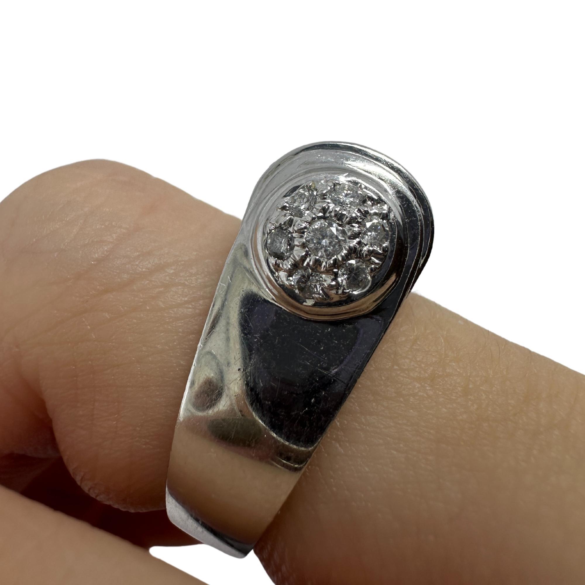 Anello con diamante taglio principessa in oro bianco 18 carati in vendita 7