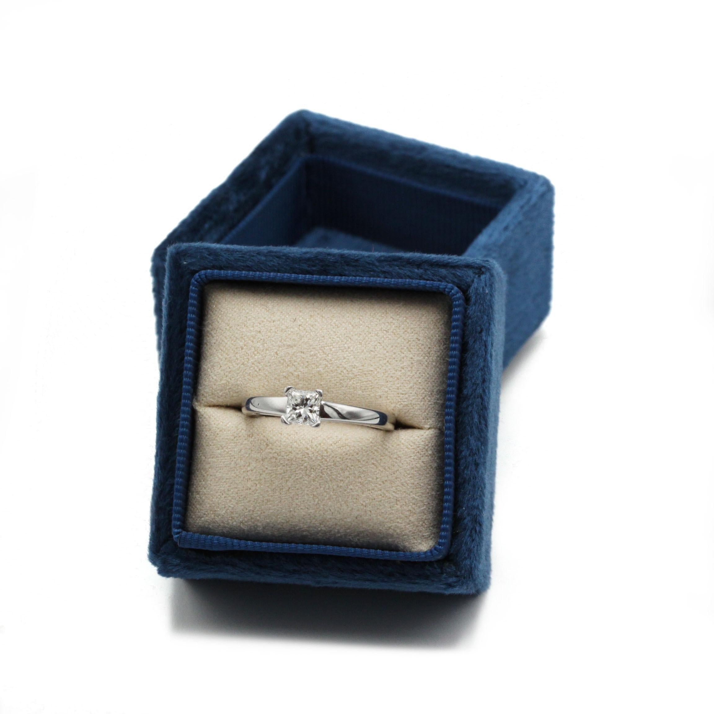De las mujeres Anillo solitario de diamantes talla princesa de oro blanco de 18 quilates, 0,50 ct F VS en venta