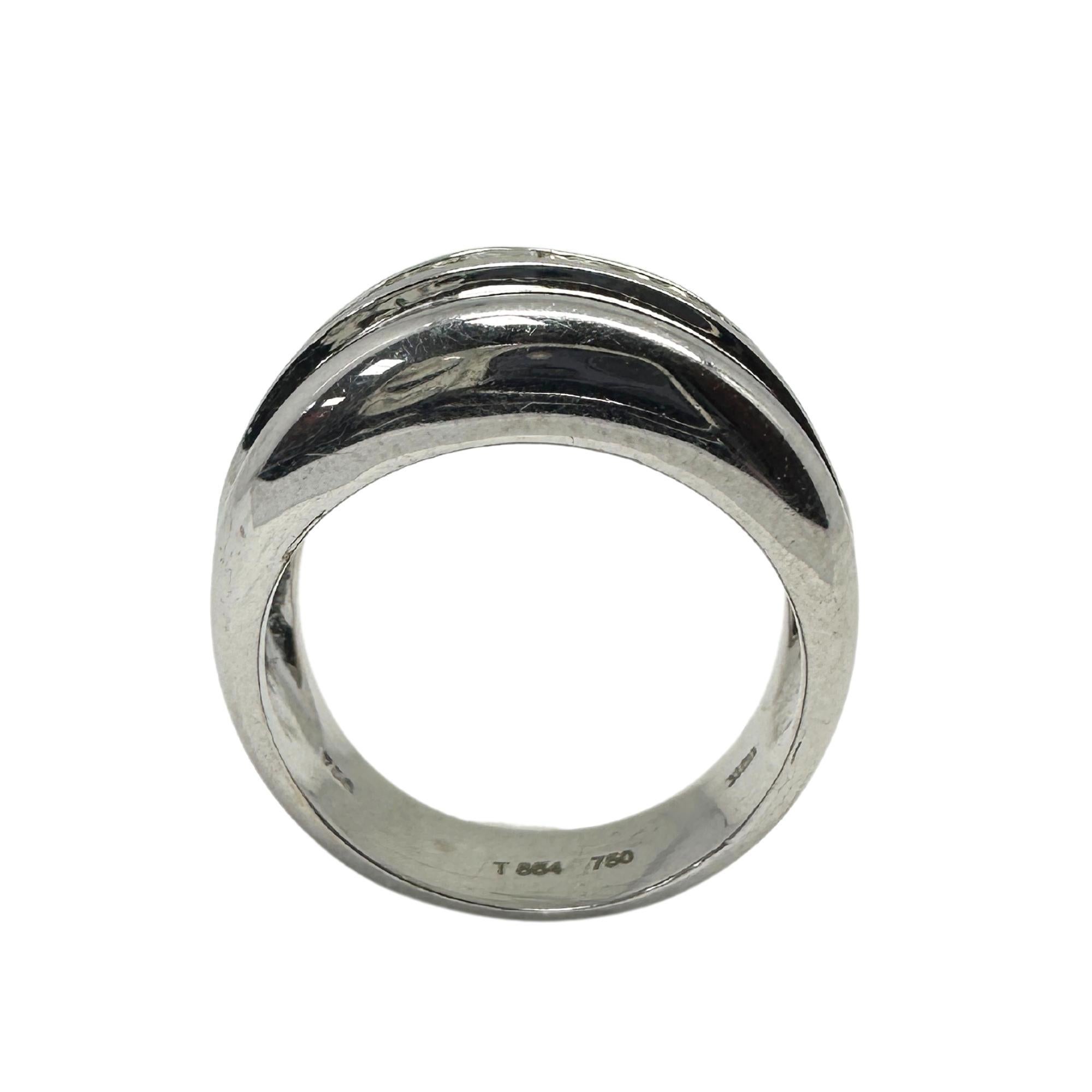 18k White Gold Princess Cut Diamond Wide Band Ring In Good Condition For Sale In New York, NY