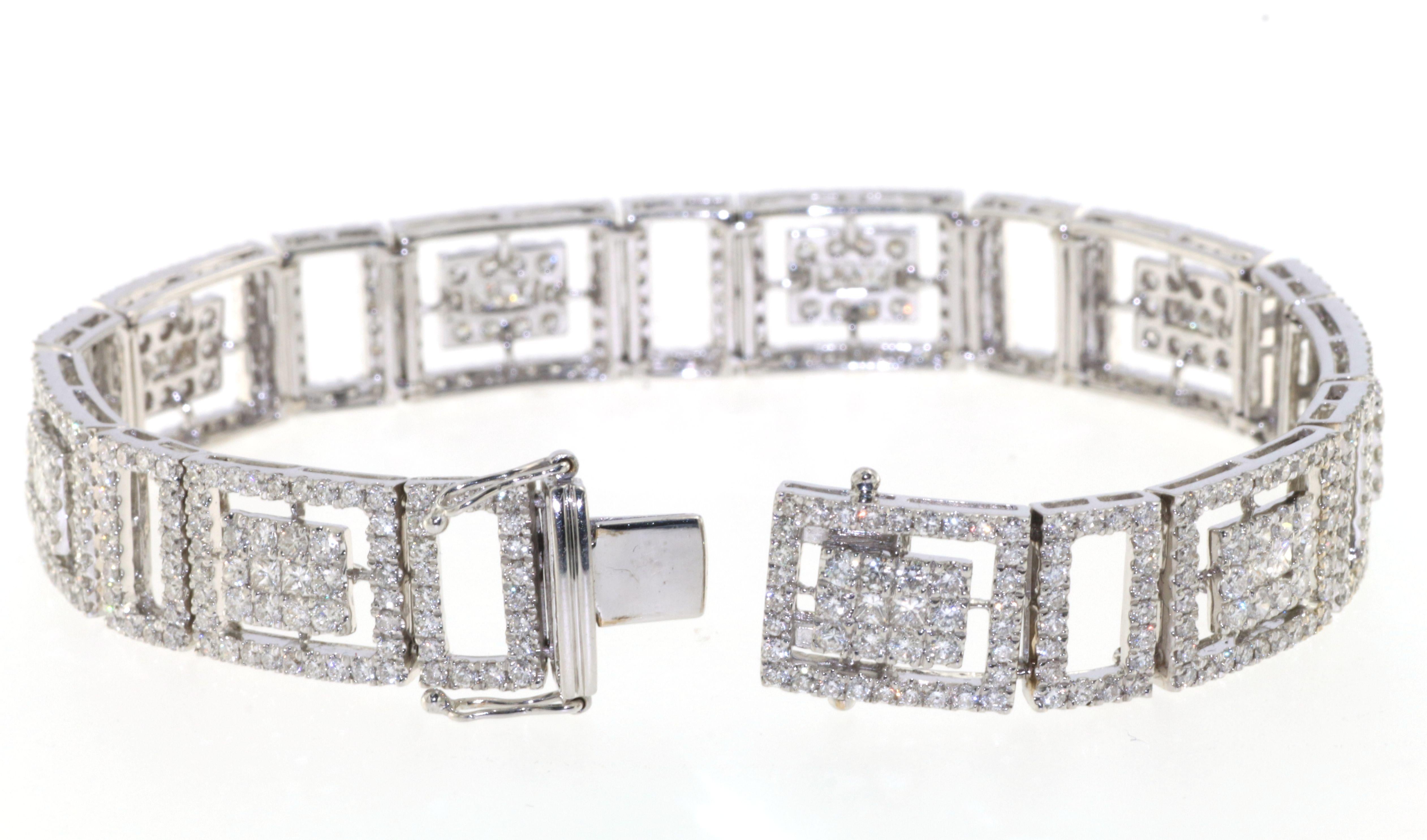 Contemporary 18K White Gold Princess Diamond Bracelet DB-00546 For Sale