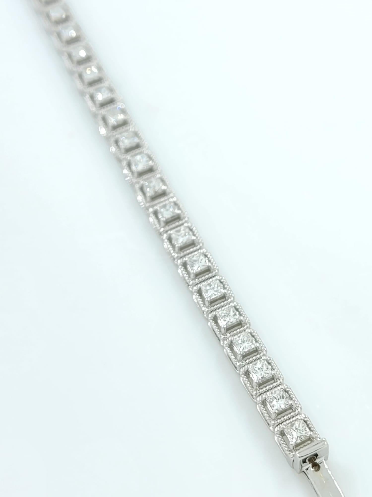 Princess Cut 18K White Gold Princess Diamond Tennis Bracelet For Sale